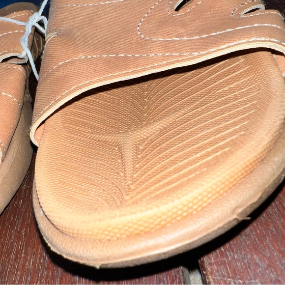 KuaiLu sandals! Like new! - Picture 4 of 10